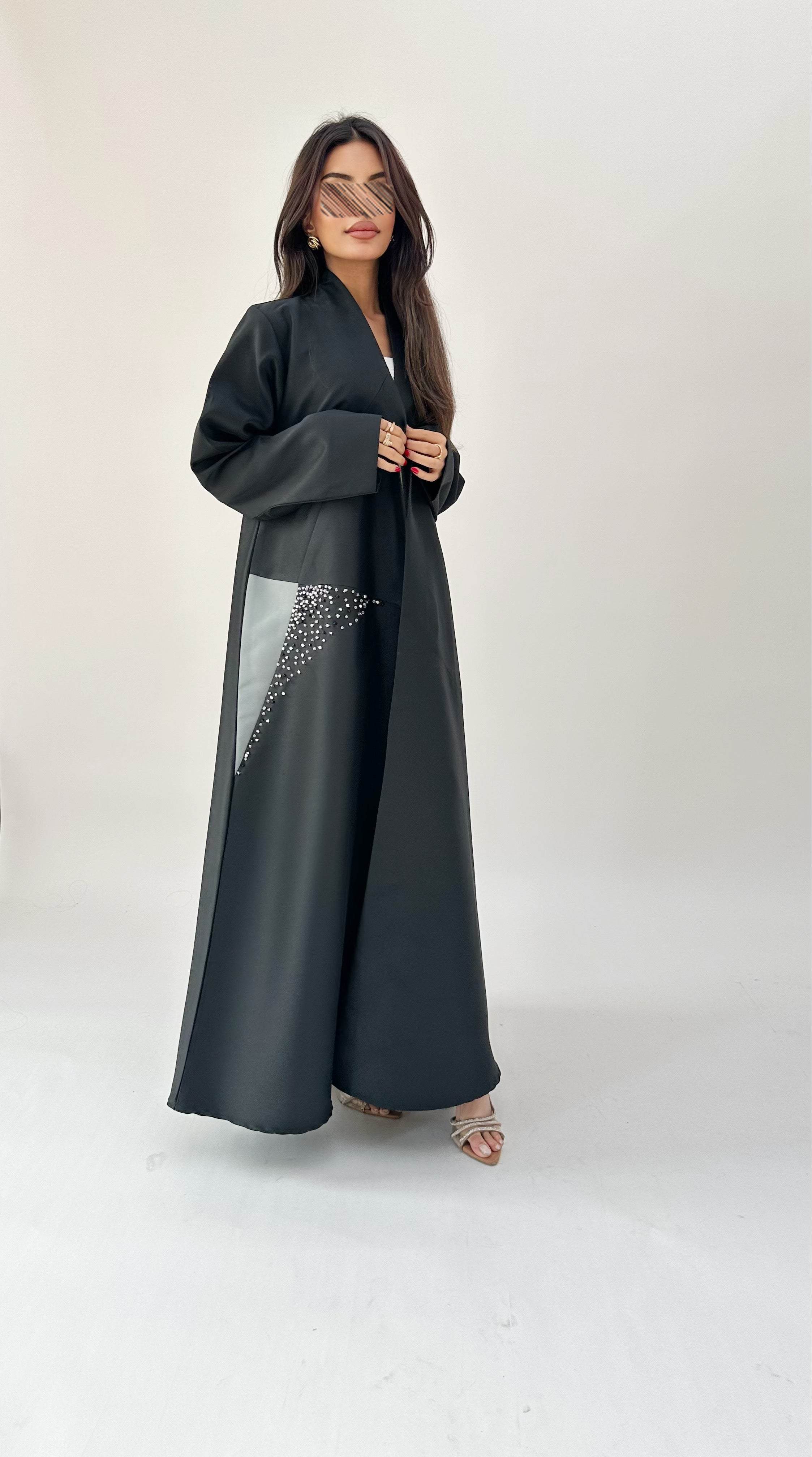 MW645 - Light Crepe Standing with Jacquard Half-Cloche